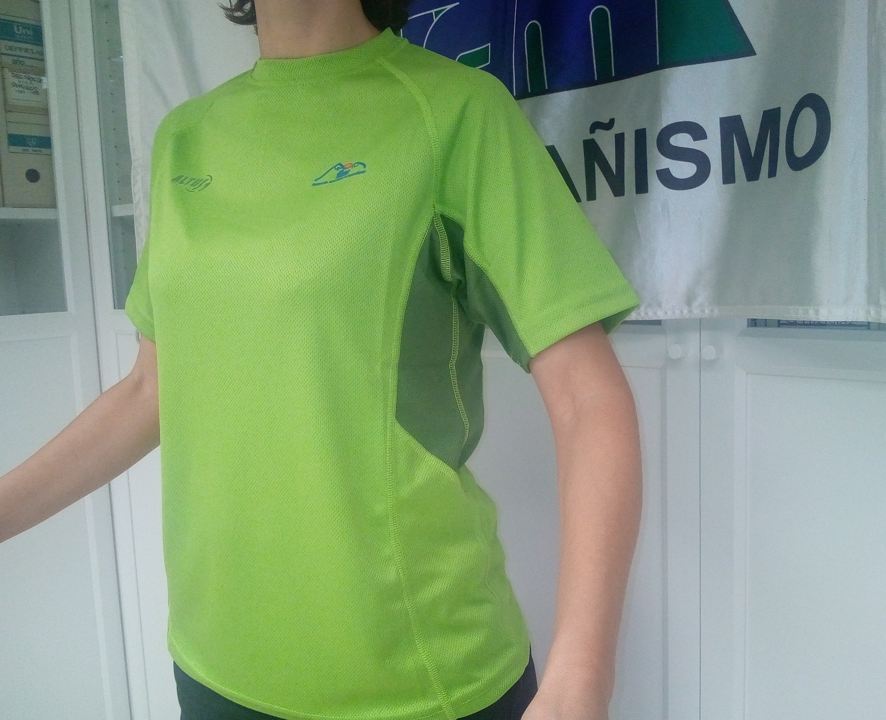 Camiseta por delante