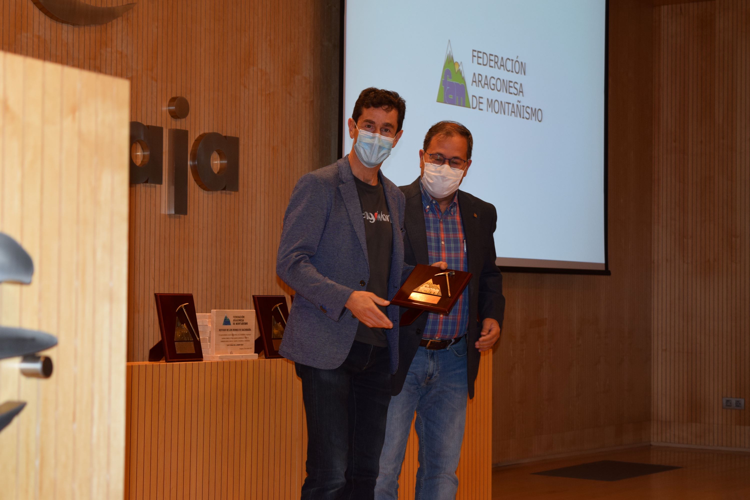 Placa de reconocimiento a Jorge García Dihinx 003