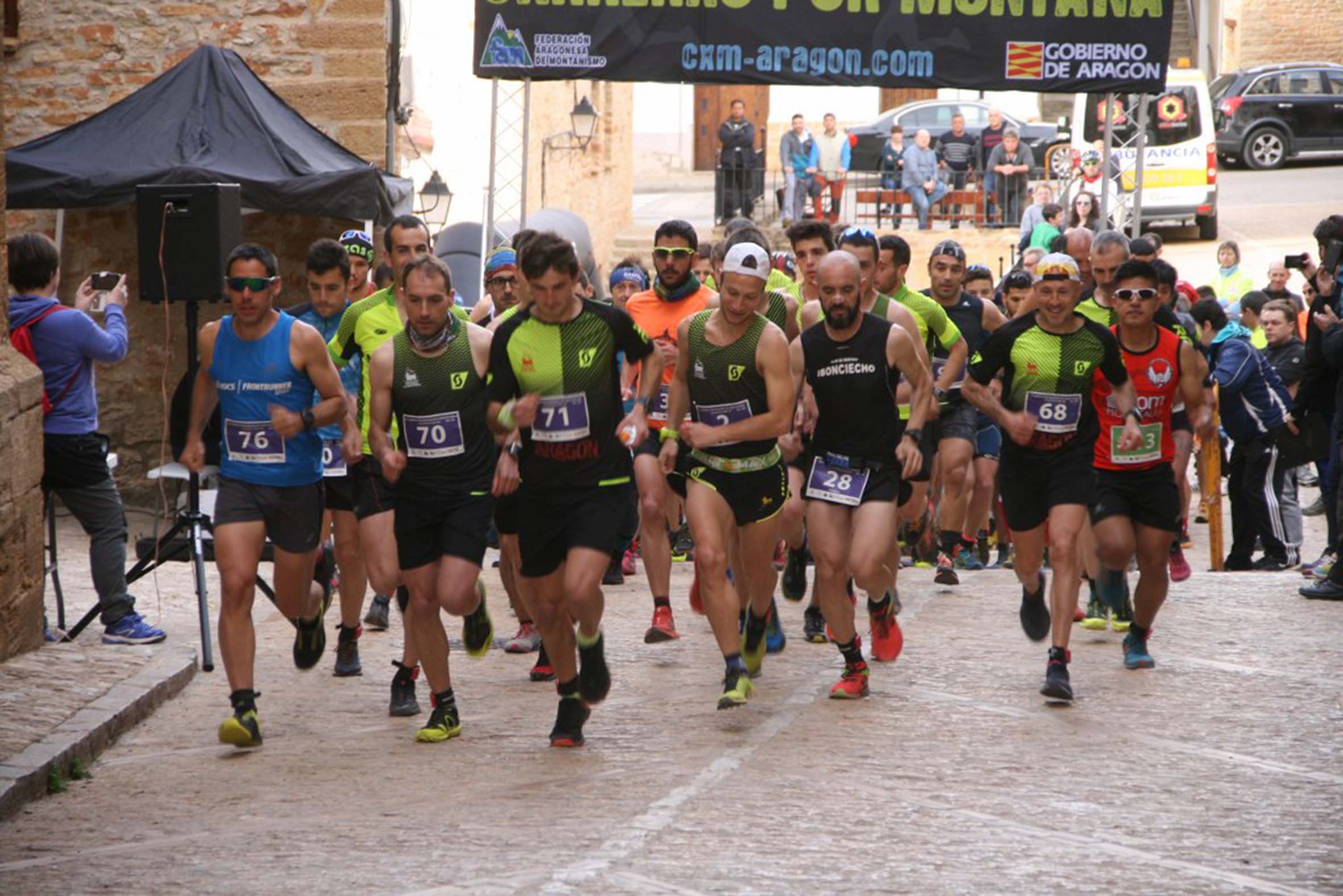 Los corredores toman La Iglesuela del Cid 3