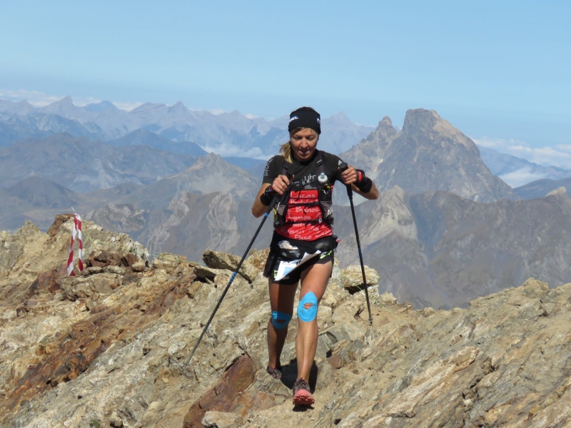 Marta Vidal en la cima del Garmo Negro. Foto de Monrasín