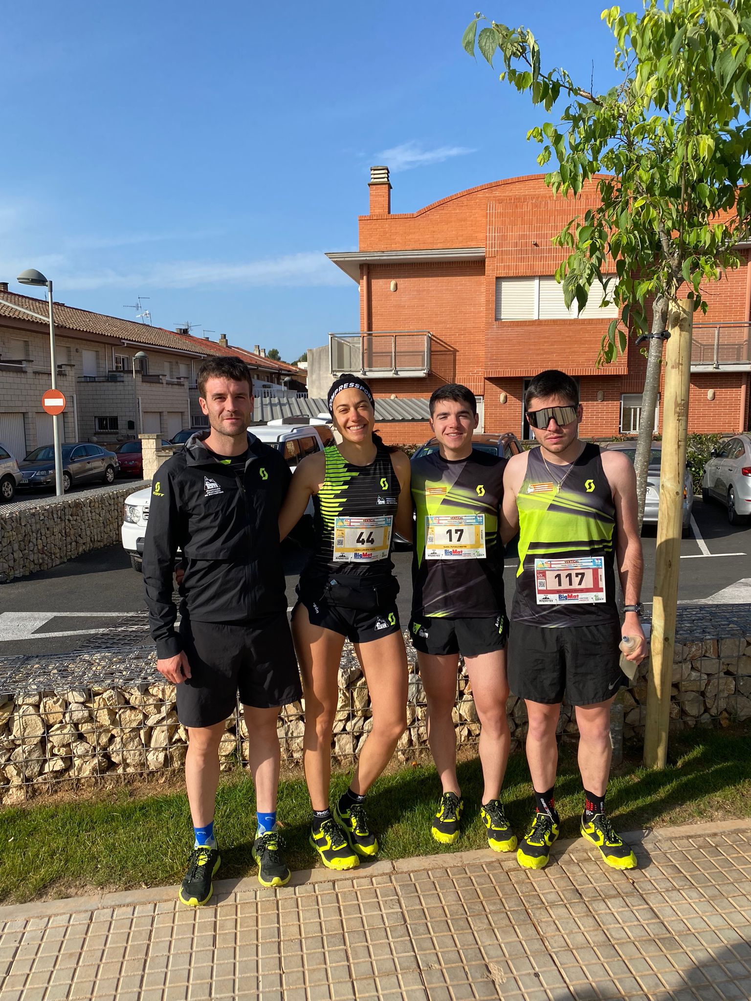 Equipo de la FAM en el KV Roquetes.Daniel Puyuelo dorsal 17 Raúl Gargallo dorsal 117