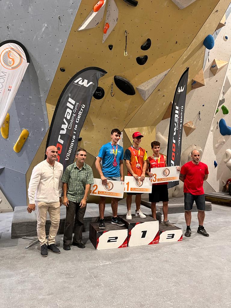 Eloi Lorente oro sub 18 en la copa de España de escalada