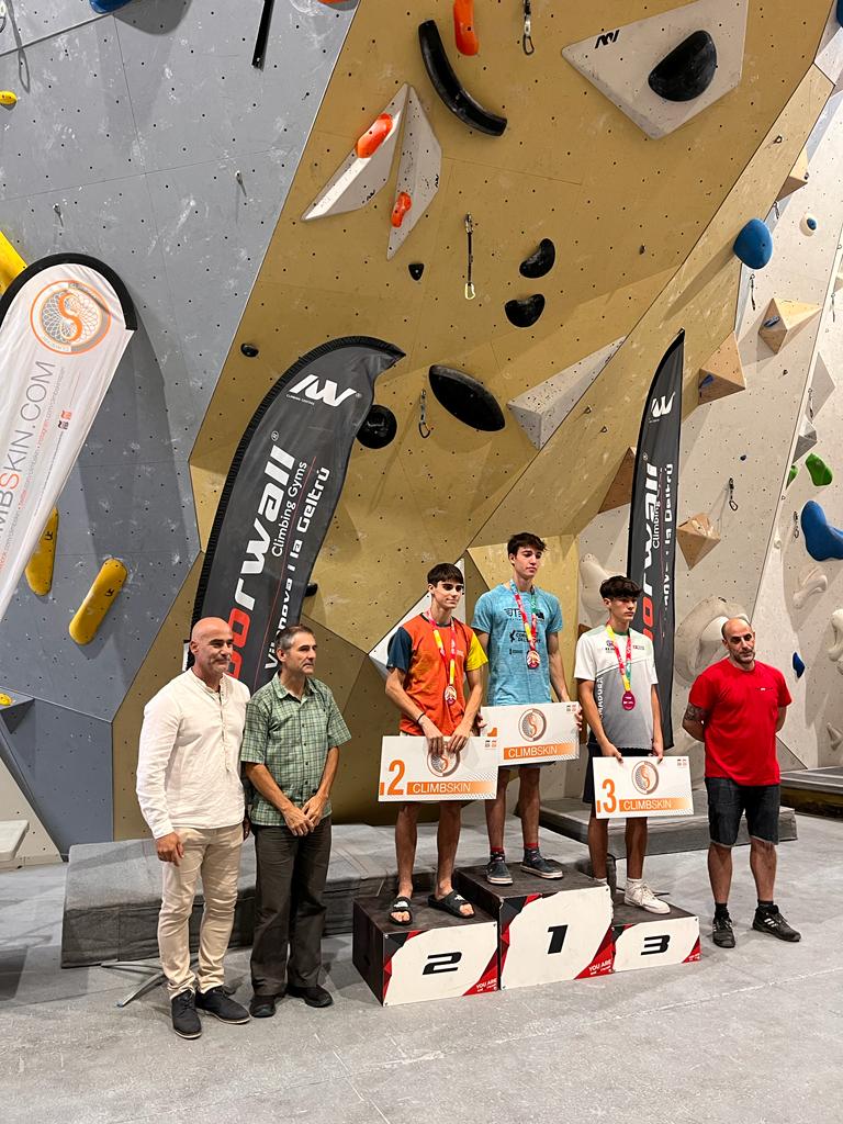 Santiago Oronich plata sub 16 en la copa de España de Escalada