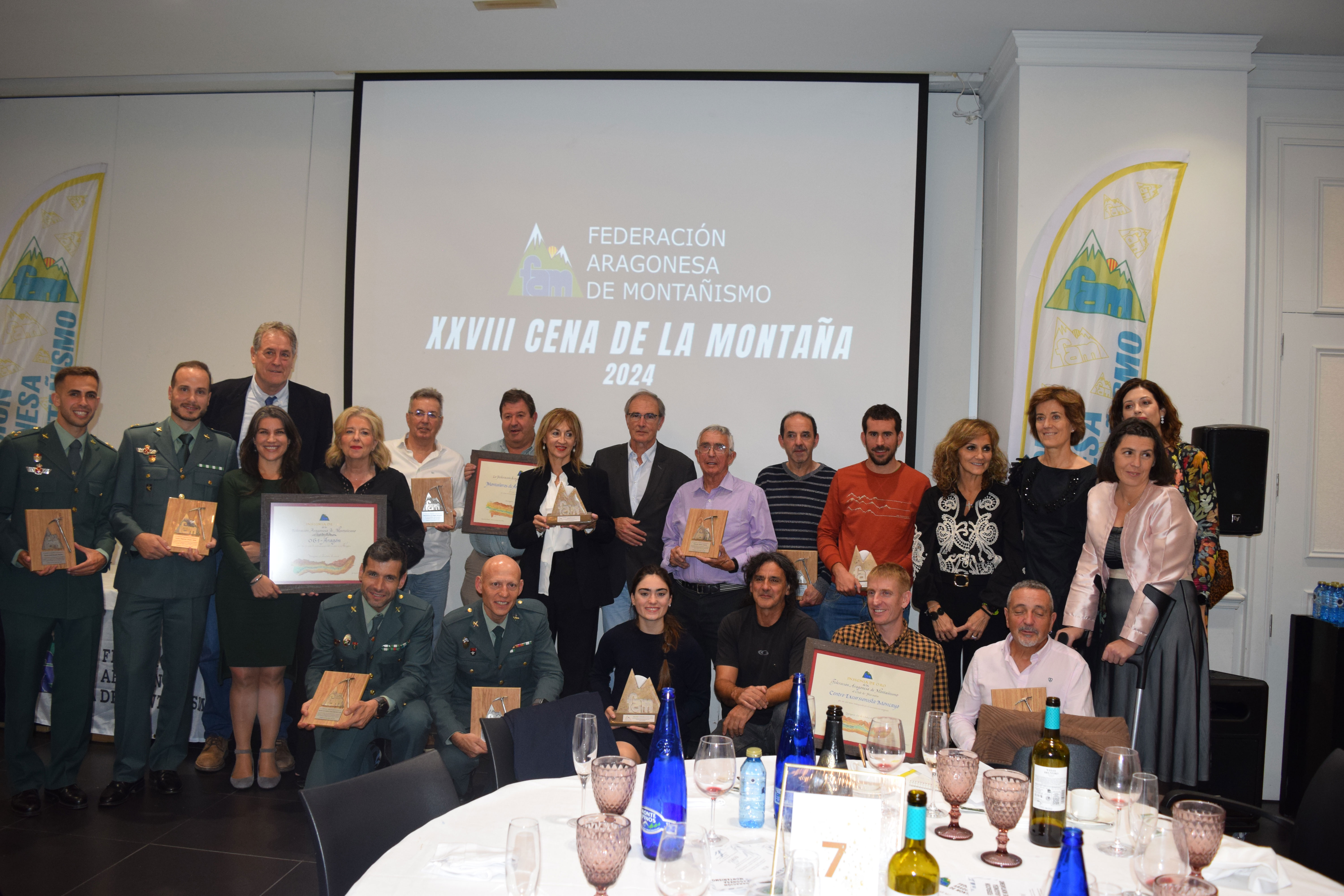 Foto familia premios 28 cena montaña