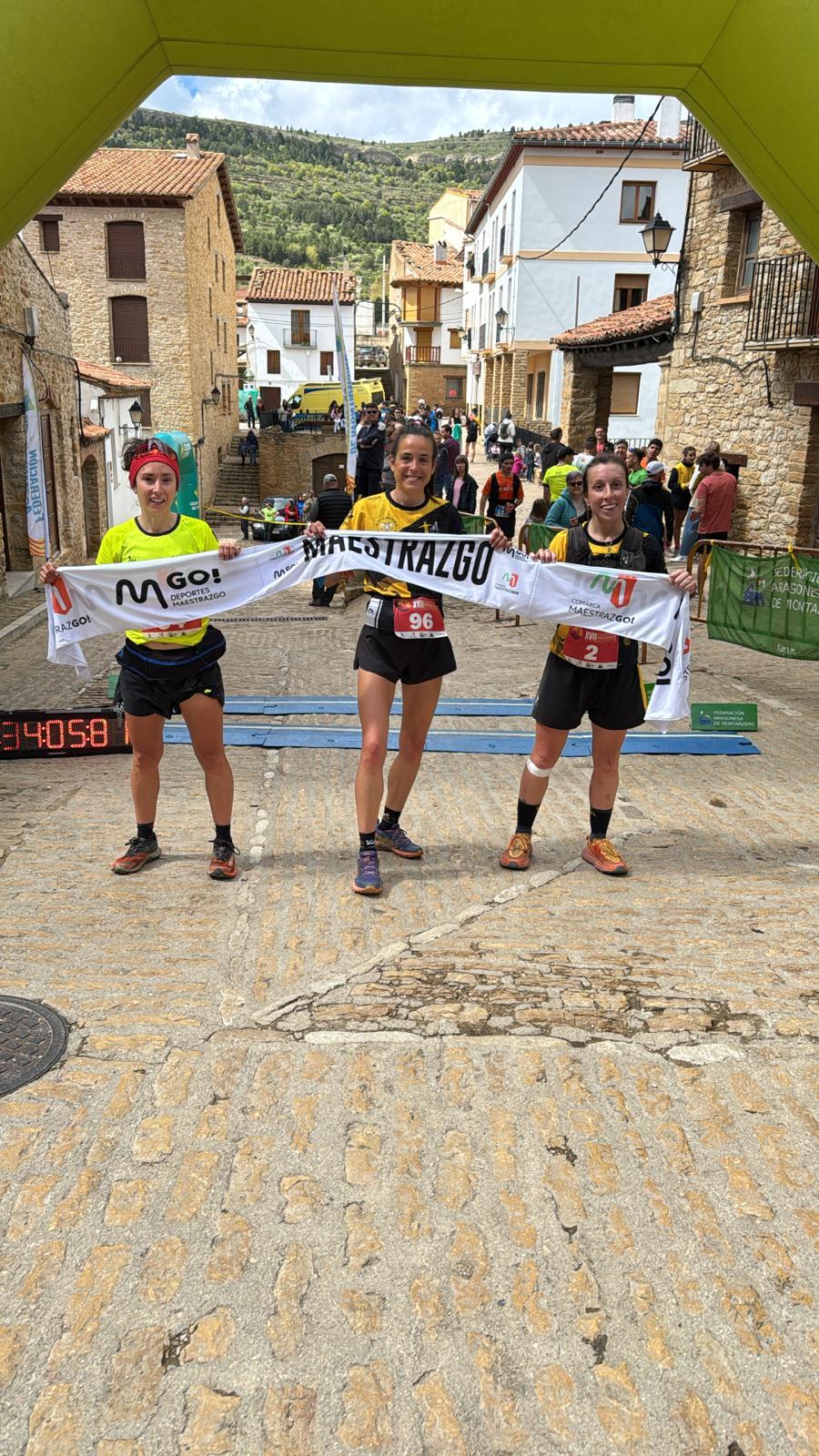 Podio femenino Campeonato Aragón carreras por montaña